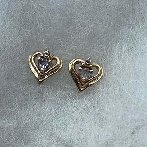 10K pale purple sapphire CZ heart earrings.